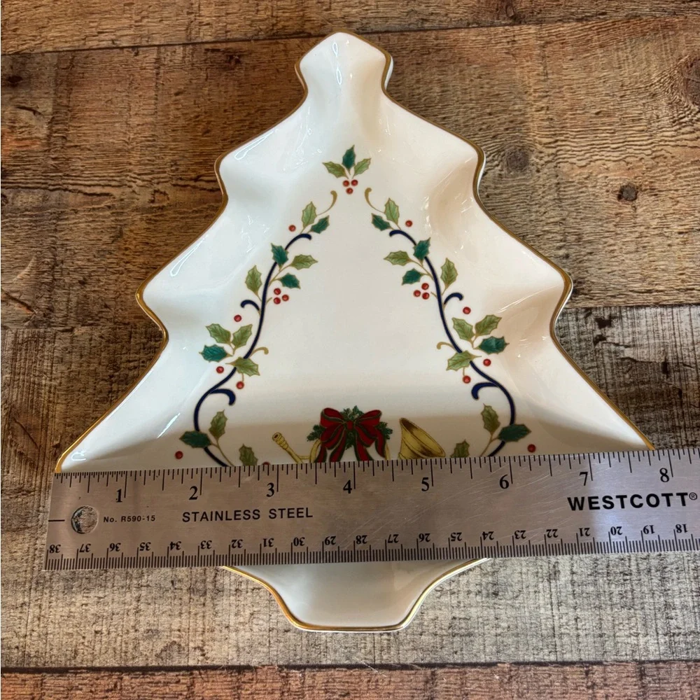 Mikasa Holiday Elegance Christmas Tree Candy Dish FK001 Fine Porcelain 8